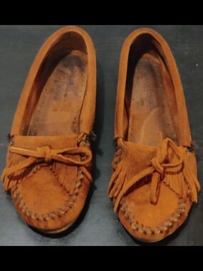 Minnetonka Womens 7 Minnetonka Moccasins Kilty Suede Moc Hardsole